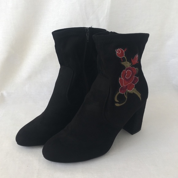 Candie’s Black Flower Embroidered Sock Booties - Picture 2 of 10